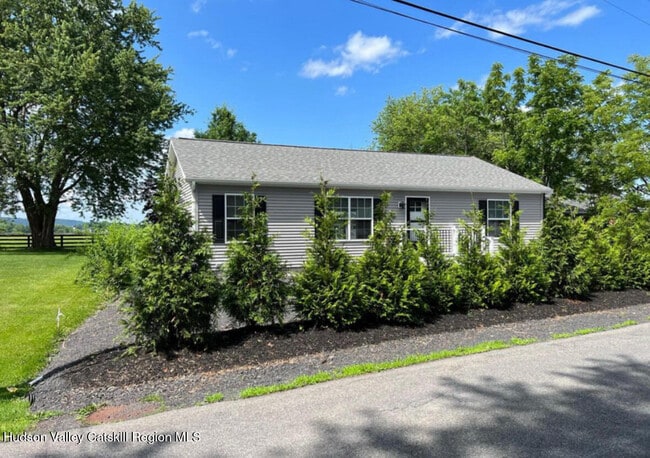 37 Van Dyck St in Coxsackie, NY - Building Photo - Building Photo