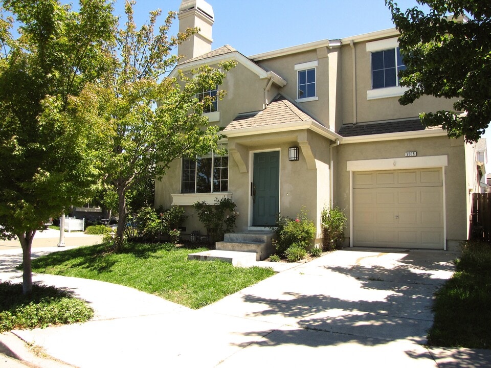 2306 Francisco Ave in Santa Rosa, CA - Foto de edificio