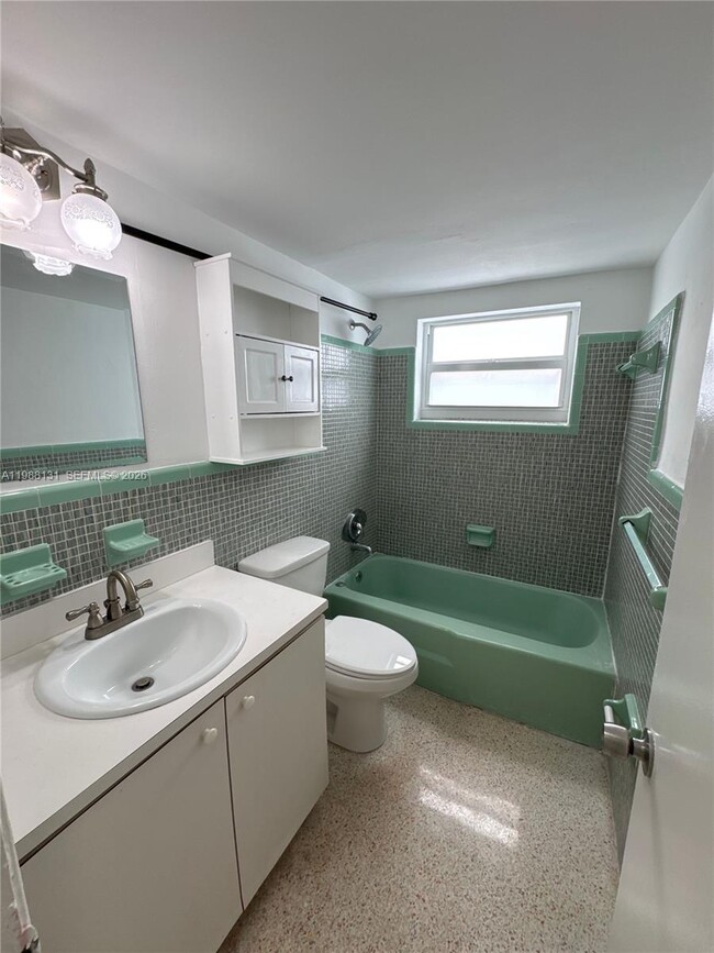 2429 SW 9th St in Miami, FL - Building Photo - Building Photo