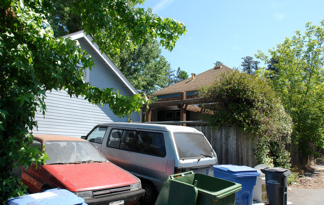 3150 S Edison St in Graton, CA - Foto de edificio - Building Photo