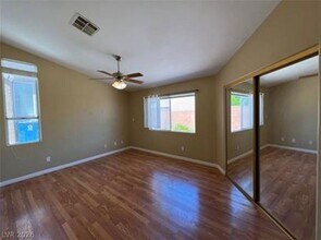 9760 Double Rock Dr in Las Vegas, NV - Building Photo - Building Photo