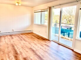 4735 22nd Ave NE in Seattle, WA - Building Photo