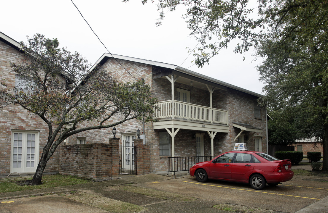 209 Pine St in Metairie, LA - Building Photo