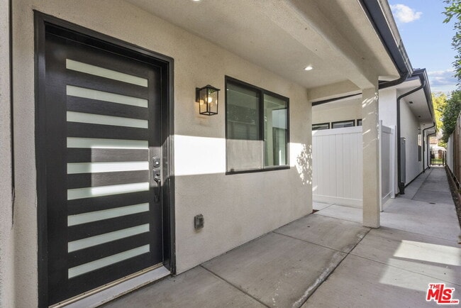 519 N Martel Ave in Los Angeles, CA - Building Photo - Building Photo