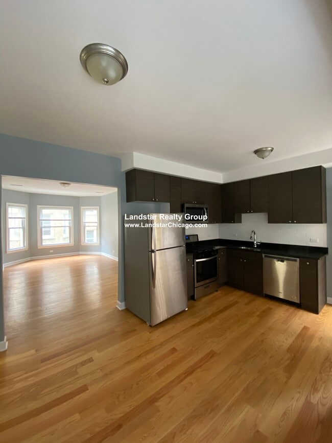 1637 W Pratt Blvd, Unit 1 in Chicago, IL - Foto de edificio - Building Photo