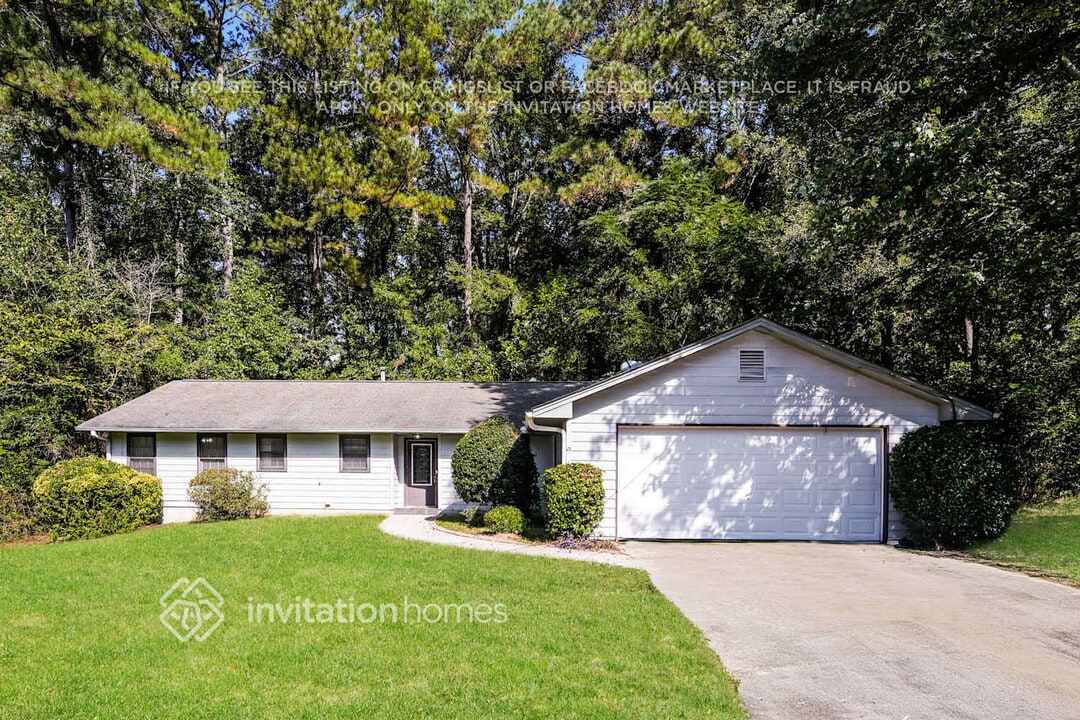 3919 Prestwick Ct in Snellville, GA - Building Photo