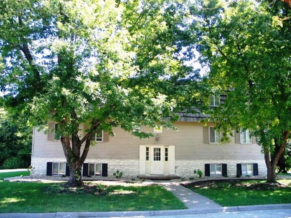 1000 Charlotte Dr in Normal, IL - Foto de edificio