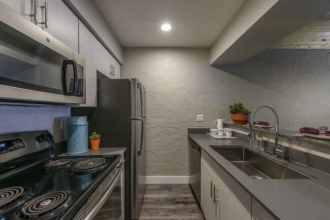 Icon on Central in Phoenix, AZ - Foto de edificio - Building Photo