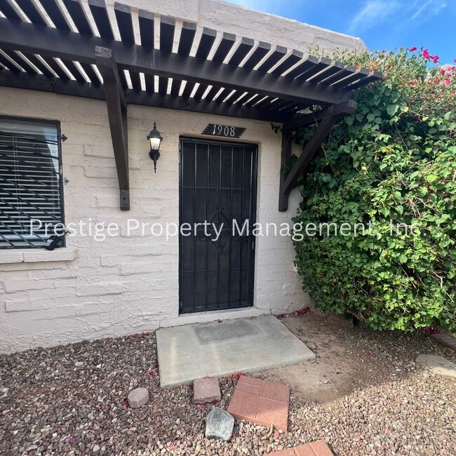 property at 1908 W Record St