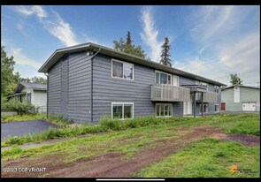 814 N Bunn St in Anchorage, AK - Building Photo