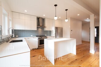 2315 N 56th St in Seattle, WA - Building Photo - Building Photo