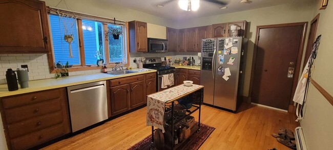77 Gordon St, Unit #1 in Somerville, MA - Foto de edificio - Building Photo