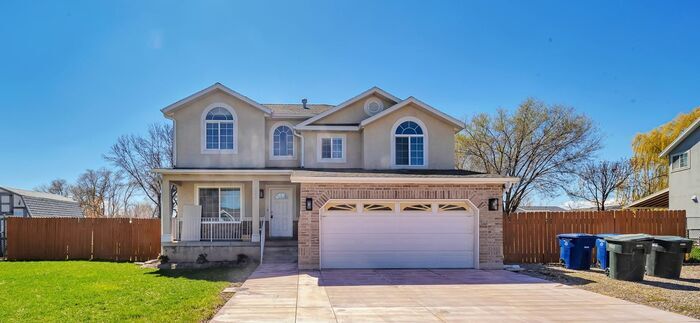 2255 Red Robin Rd in West Valley City, UT - Building Photo