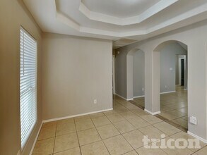 2311 Shady Birch Dr in Conroe, TX - Foto de edificio - Building Photo