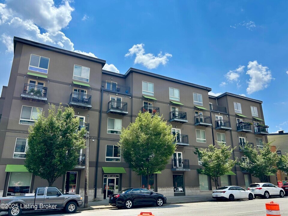 830 E Main St in Louisville, KY - Foto de edificio