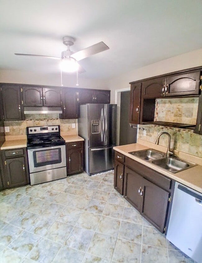 5617 Woodgate Cir in Anniston, AL - Building Photo - Building Photo