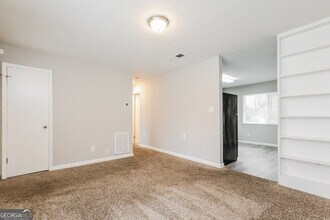 8721 W Bourne Dr in Jonesboro, GA - Building Photo - Building Photo