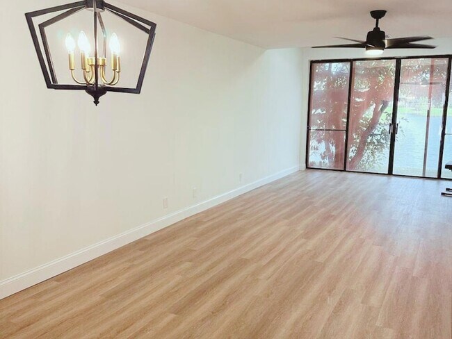 3964 Cocoplum Cir in Coconut Creek, FL - Building Photo - Building Photo