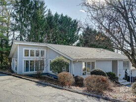 71 Hollybrook Dr in Asheville, NC - Building Photo