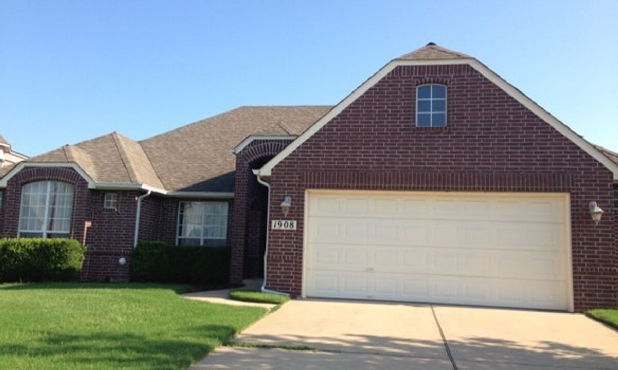 1908 W Vail St in Broken Arrow, OK - Building Photo