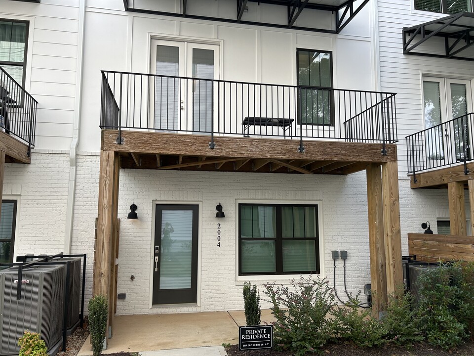 2004 Mahogany Ln NW in Atlanta, GA - Building Photo