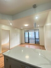 42-22 Crescent St, Unit 8C in Queens, NY - Building Photo - Building Photo