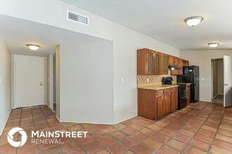 7126 E 34th St in Tucson, AZ - Foto de edificio - Building Photo