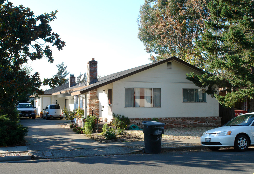 1021 King St in Santa Rosa, CA - Building Photo