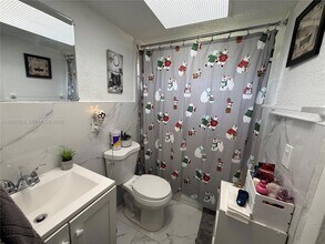 1350 NE 119th St, Unit 135003 in North Miami, FL - Foto de edificio - Building Photo