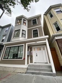 135 Chelsea St, Unit 135 in Boston, MA - Building Photo - Building Photo