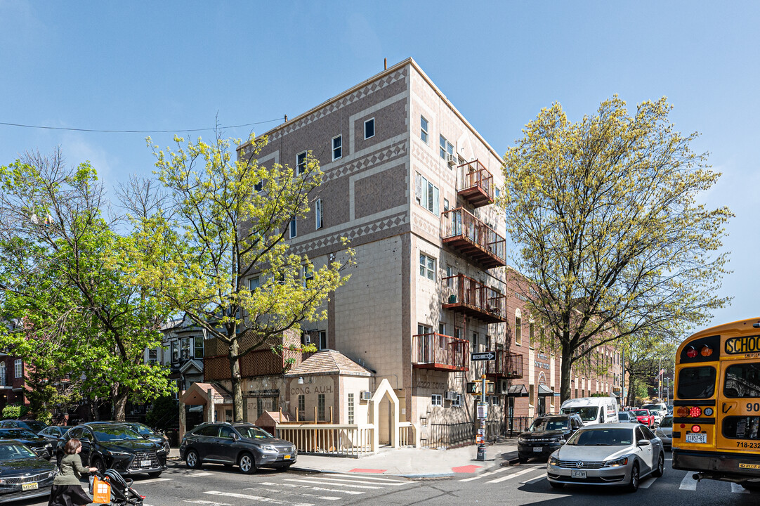 4320 16th Ave in Brooklyn, NY - Building Photo