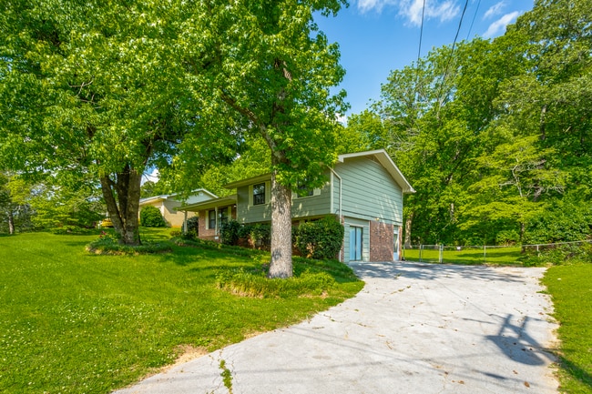 218 Townsend Cir in Ringgold, GA - Foto de edificio - Building Photo