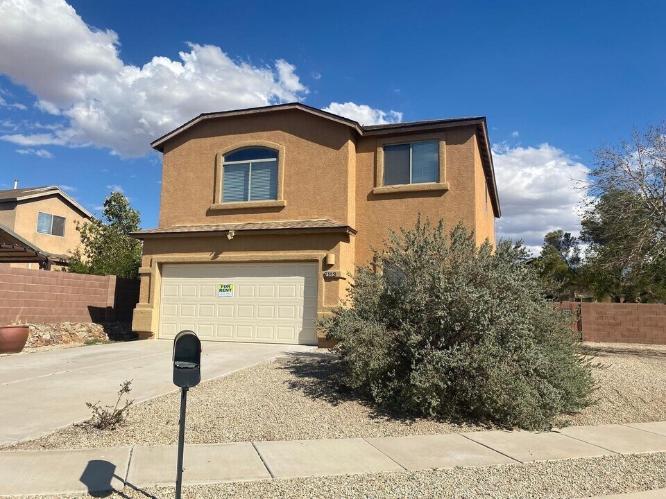 7805 S Hidden Places Loop in Tucson, AZ - Building Photo