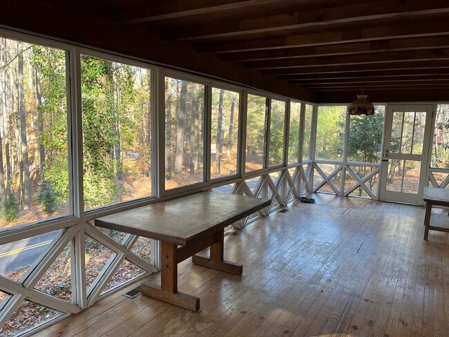 901 Davis Mountain Rd in Hendersonville, NC - Building Photo - Building Photo