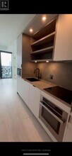 55 Charles St E in Toronto, ON - Building Photo - Building Photo