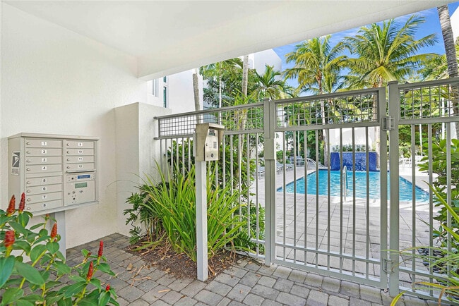741 NE 4th Ave in Fort Lauderdale, FL - Building Photo - Building Photo