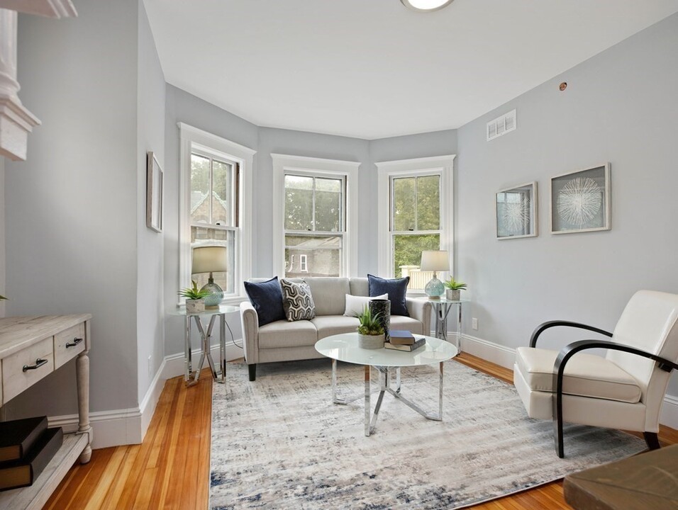 261 Walnut St, Unit 3 in Brookline, MA - Building Photo