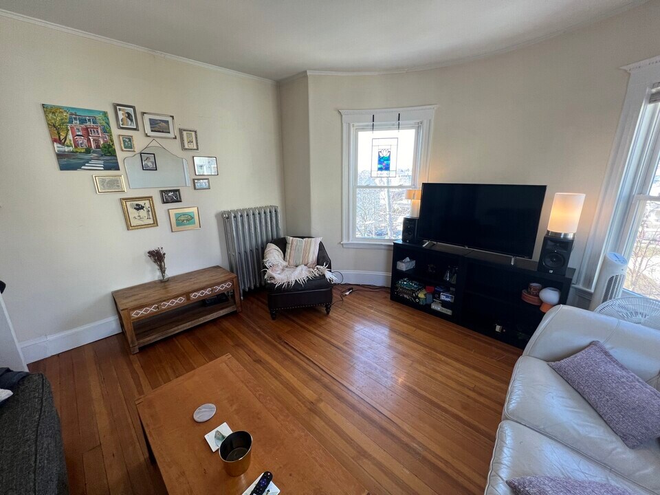 51 Ibbetson St, Unit 3 in Somerville, MA - Building Photo