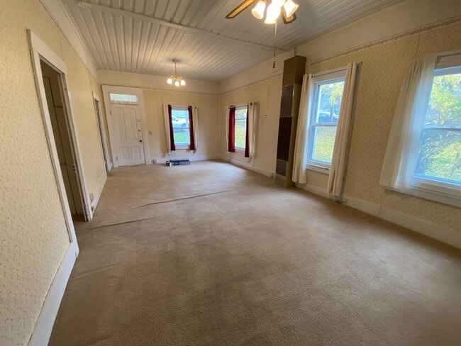 209 NE 7th St in Oakland, OR - Building Photo - Building Photo