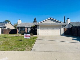 2967 Terry Ave in Clovis, CA - Building Photo
