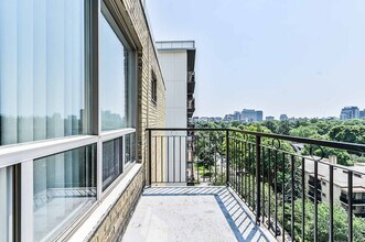 135 Lawton Blvd in Toronto, ON - Building Photo - Building Photo