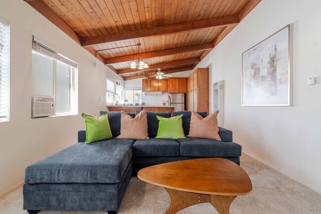 218 19th Pl in Manhattan Beach, CA - Building Photo - Building Photo
