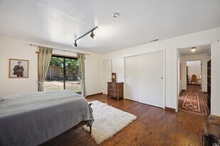 5953 Shoreline Hwy in Bolinas, CA - Building Photo