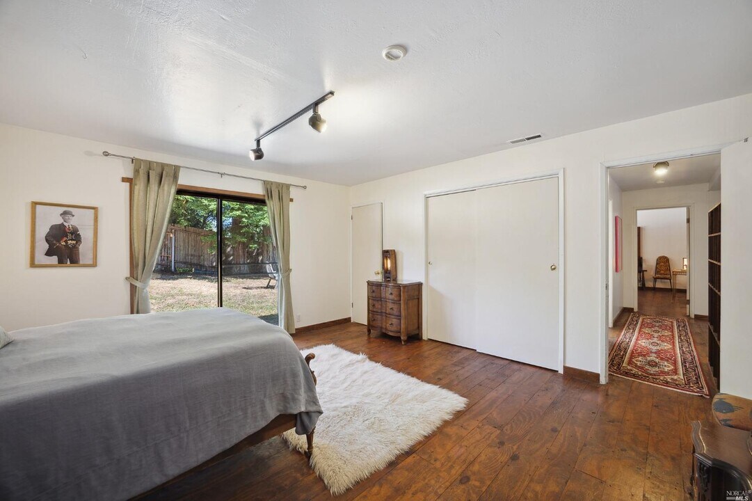 5953 Shoreline Hwy in Bolinas, CA - Building Photo