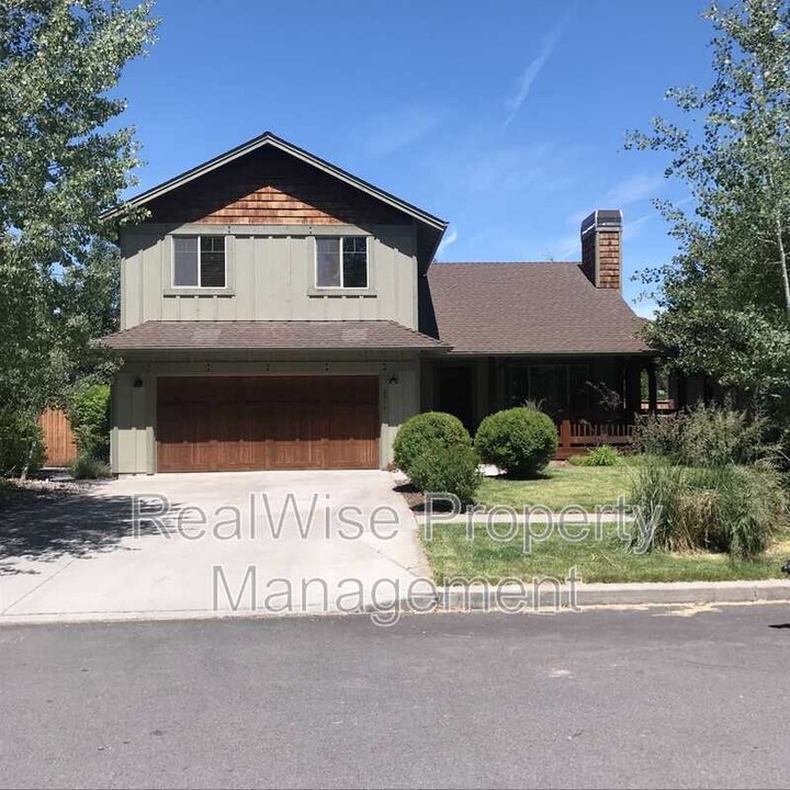 2976 NW Terra Meadow Dr in Bend, OR - Building Photo