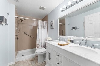 5168 Northridge Rd, Unit 112 in Sarasota, FL - Building Photo - Building Photo
