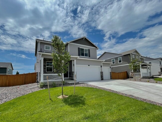 Spacious 4-Bedroom Wellington Home with 3-Car Garage, Loft & Fenced Backyard! in Wellington, CO - Building Photo - Building Photo