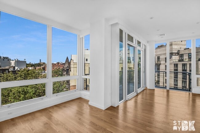 525 Clinton Ave in Brooklyn, NY - Building Photo - Building Photo