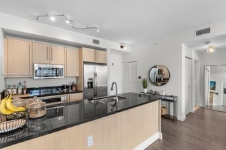 79 SW 12th St, Unit 2204-S in Miami, FL - Building Photo - Building Photo