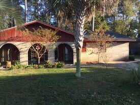 1011 S Poplar Dr in Surfside Beach, SC - Building Photo